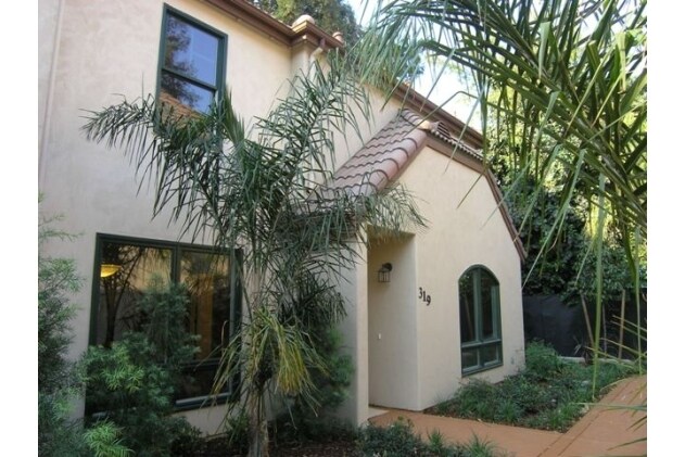 Foto del edificio - 319 Russell Blvd