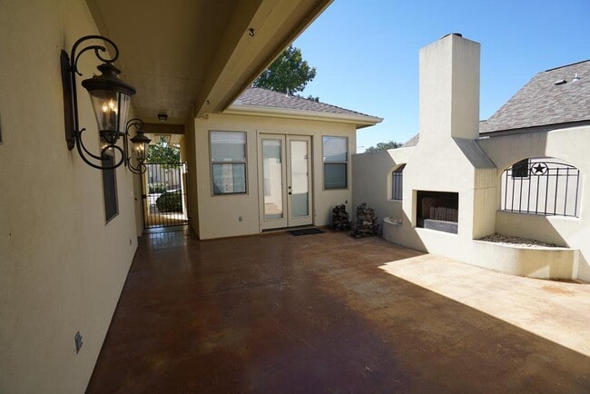 Building Photo - 2801 Indian Wells Dr E