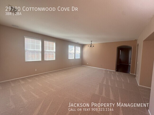 Foto del edificio - 29790 Cottonwood Cove Dr