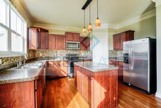Building Photo - REDUCED! - Now offering $1000 off first fu...