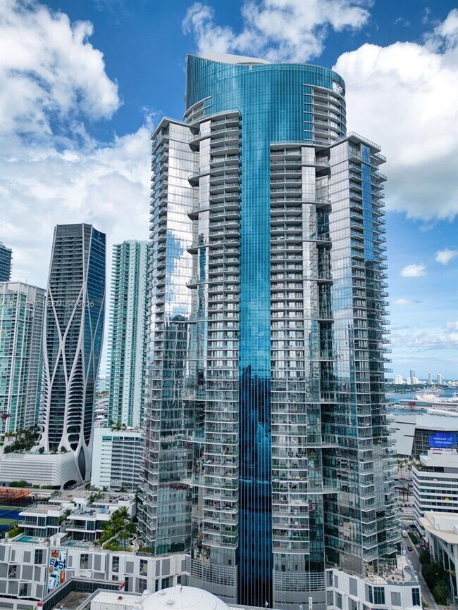 Foto del edificio - 851 NE 1st Ave