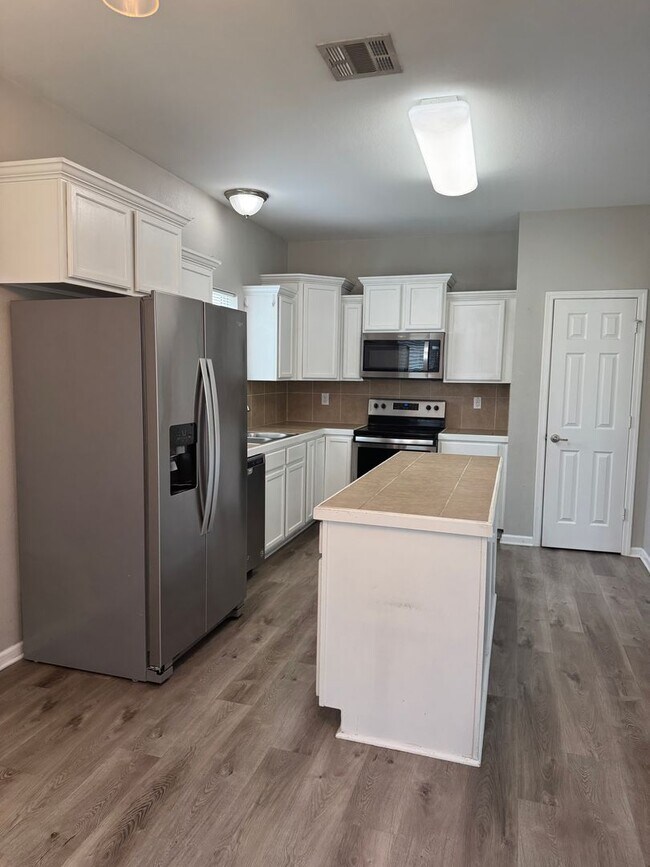 Foto del edificio - Beautiful Home for Lease in Denham Springs...