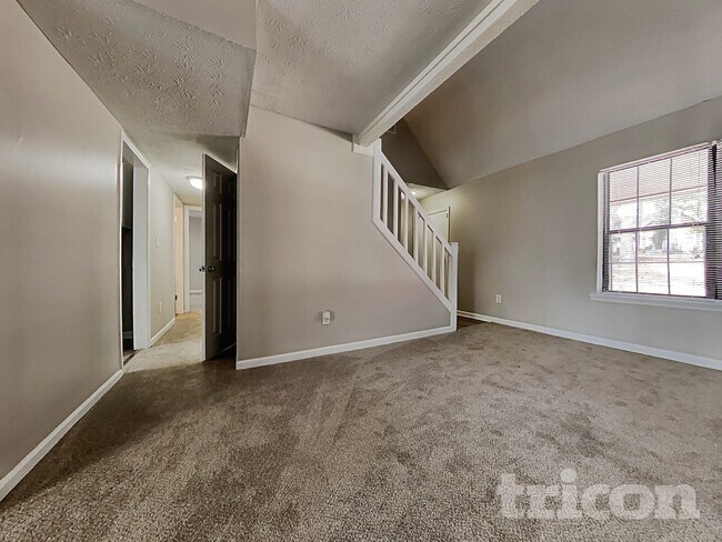 Building Photo - 525 Windsor Dr SE