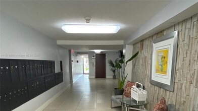 Building Photo - 9350 Fontainebleau Blvd