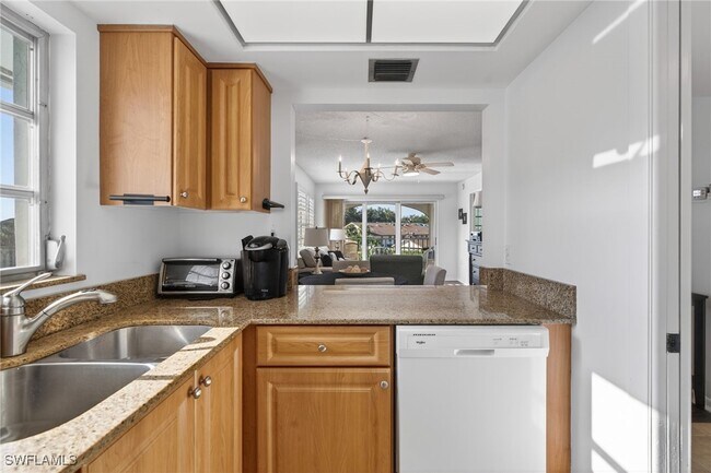 Building Photo - 5 High Point Cir W