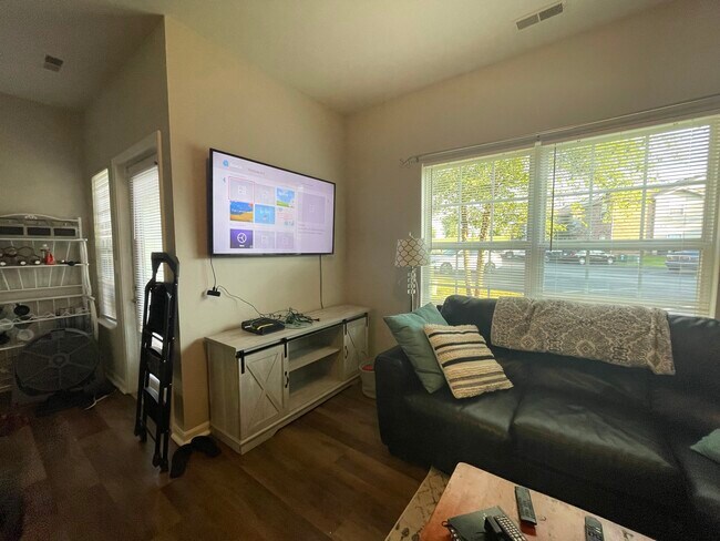 Foto del edificio - 6745 Valley Brook Way