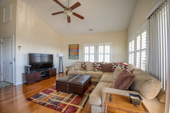 Foto del edificio - Loves Holiday @ 3279 Island Dr