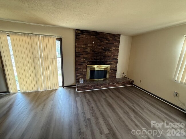 Foto del edificio - 810 10th St Blvd NW