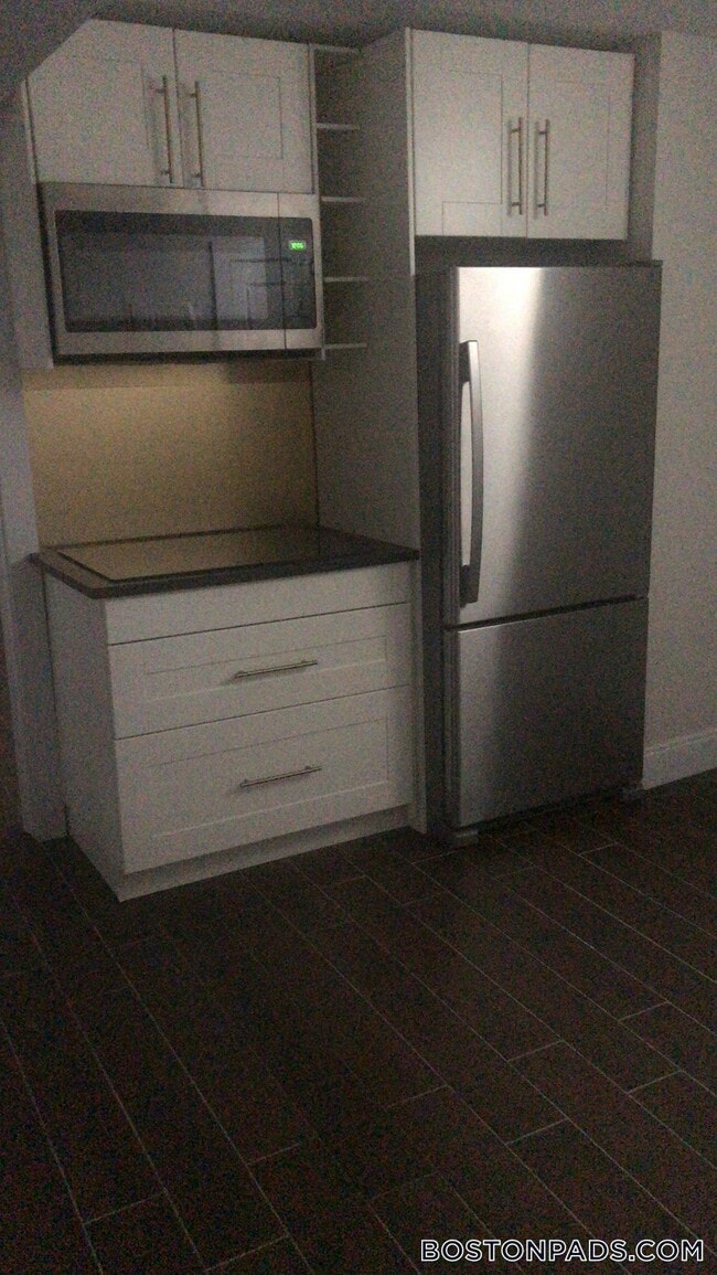 Building Photo - 7 Webster St