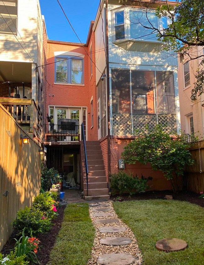 Foto del edificio - 1749 Lanier Pl NW