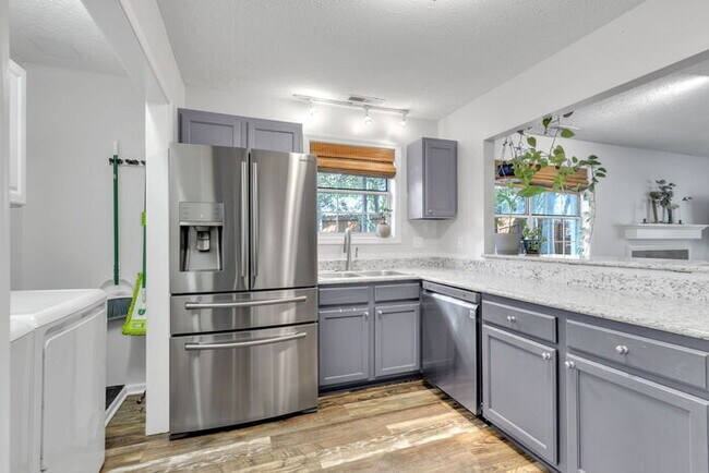 Building Photo - Beautiful 2 Bedroom/1 Bathroom Greenville ...