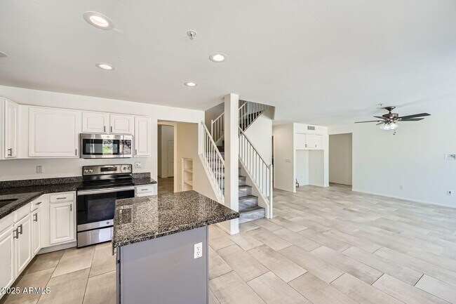 Building Photo - 10310 E Le Marche Dr