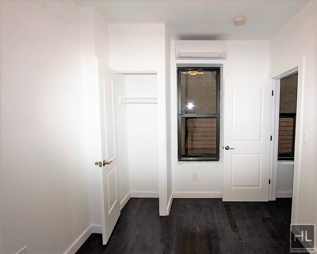 Foto del edificio - 894 Rogers Ave