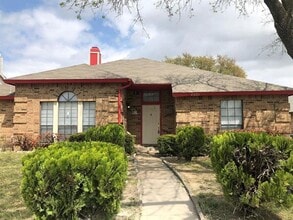 Building Photo - 2021 Meadow Park Dr