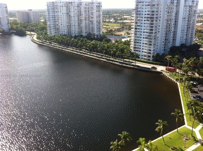 Building Photo - 18151 NE 31st Ct