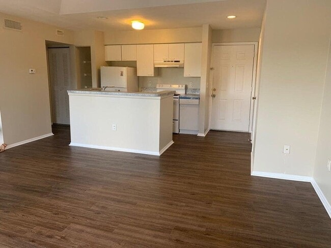 Foto del edificio - 4831 Via Palm Lakes