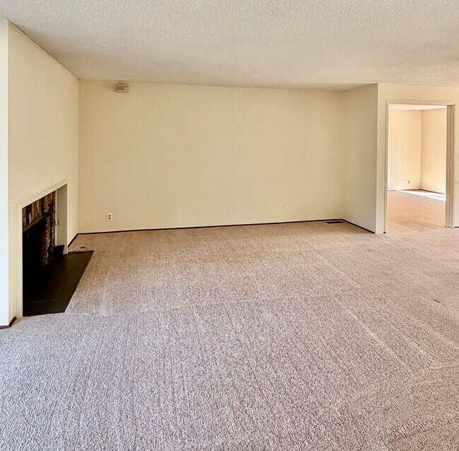 Foto del edificio - 4 Bed / 2.5 Bath Bellevue rambler $4,295/month
