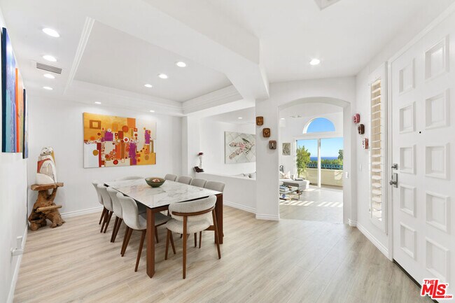 Foto del edificio - 6463 Zuma View Pl