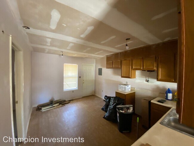 Building Photo - 634 Hillcrest Dr