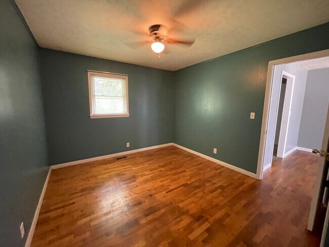 Building Photo - Cute 3/1 House in Calvert City Limits