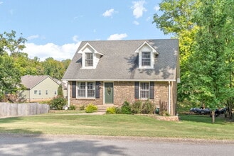 Building Photo - 1267 Cloverdale Dr