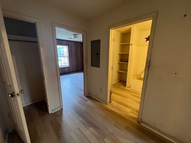 Building Photo - 414 30th Pl