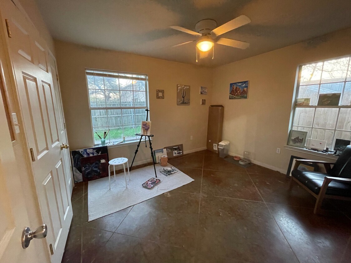 Foto principal - 219 W Avenue D