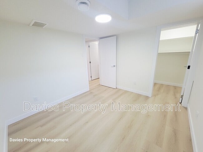 Building Photo - 4677-4177 177 Ave NW