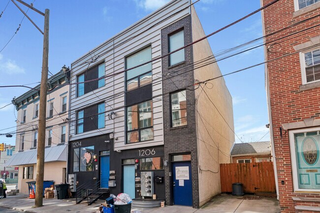 Building Photo - 1204 E Palmer St
