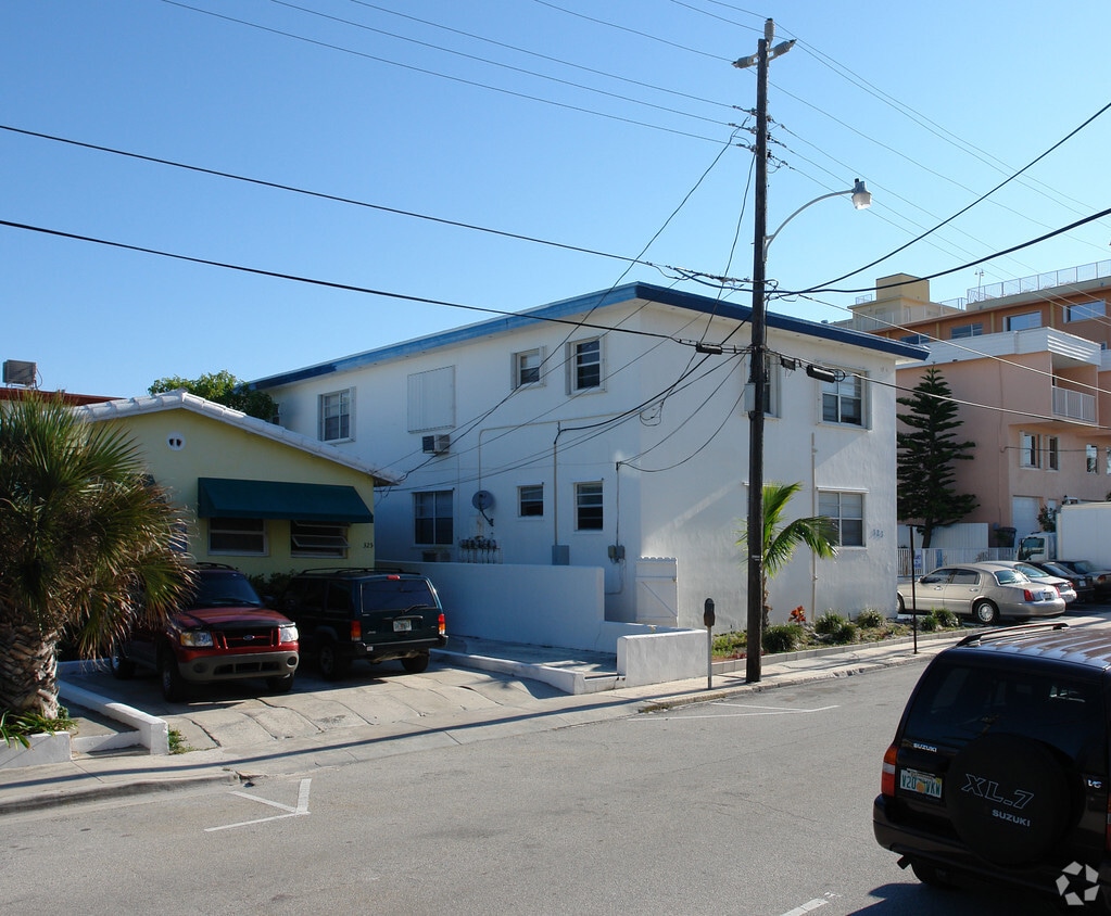 Building Photo - 323 Monroe St