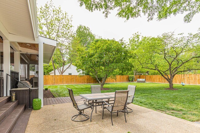 Building Photo - Spacious and Stylish 4-Bedroom Home with M...