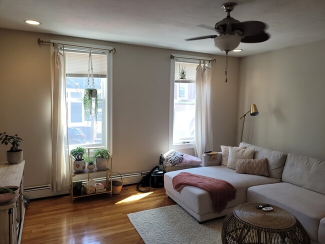 Building Photo - 56 Telegraph St