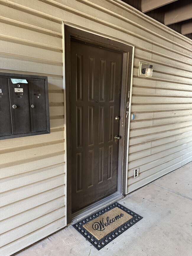 Building Photo - 412 N Oakwood Rd