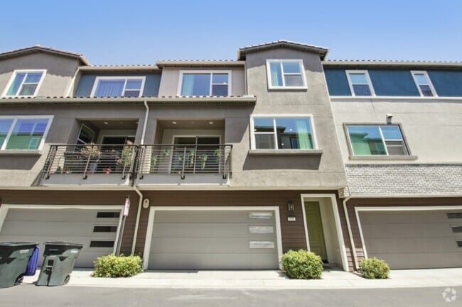 Building Photo - 275 Carmona