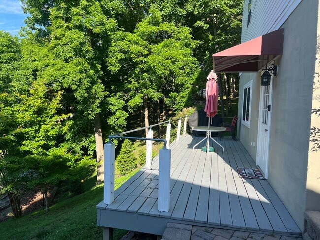 Foto del edificio - 282 Snyder Rd