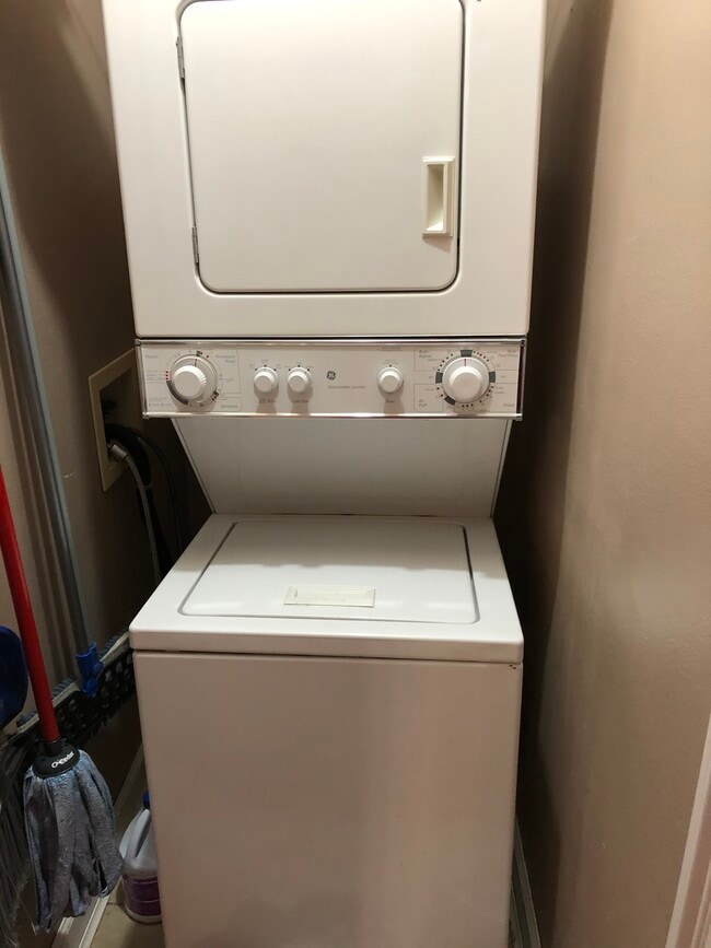 Building Photo - 14216 Woodlands Dr