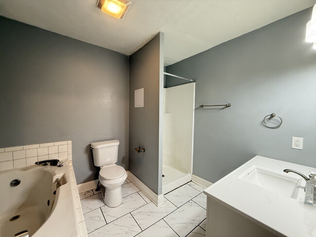 Building Photo - Spacious 1-Bedroom Apartment in West Knoxv...