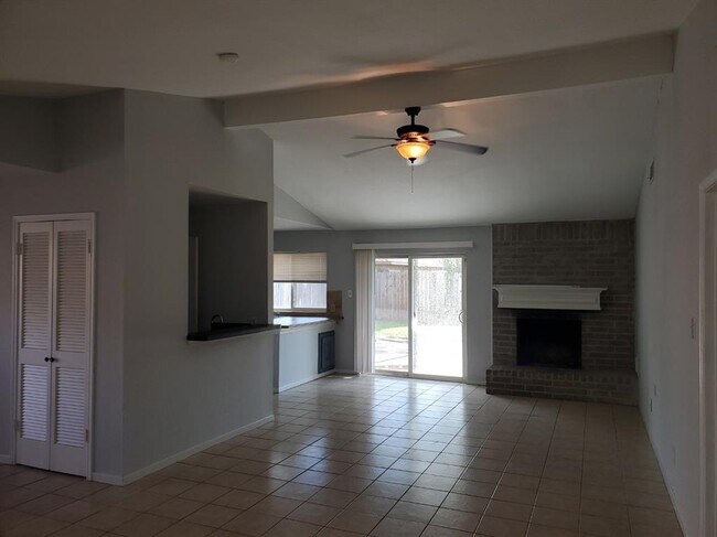 Foto del edificio - 15722 Echo Canyon Dr