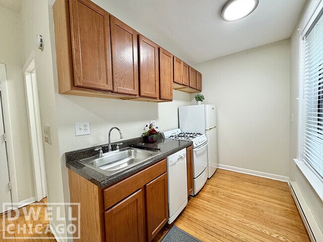 Foto del edificio - 923 W Waveland Ave
