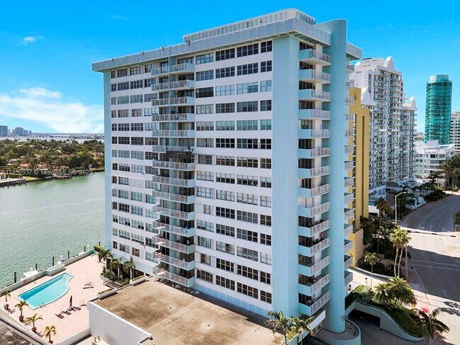 Building Photo - 5838 Collins Ave