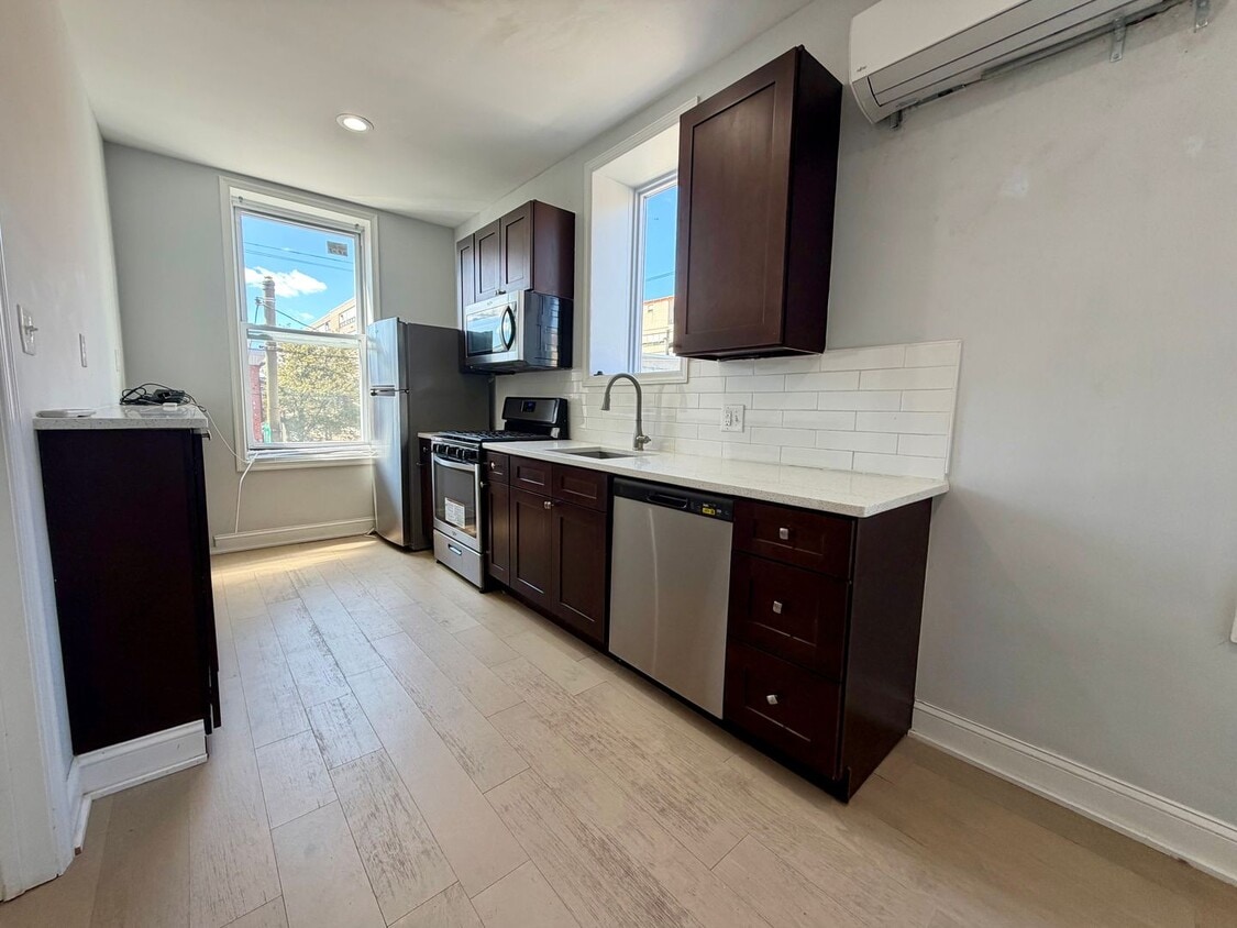 Photo - 1247 Snyder Ave