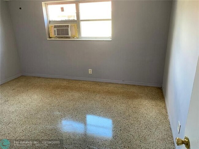 Foto del edificio - 608 NW 4th Ave