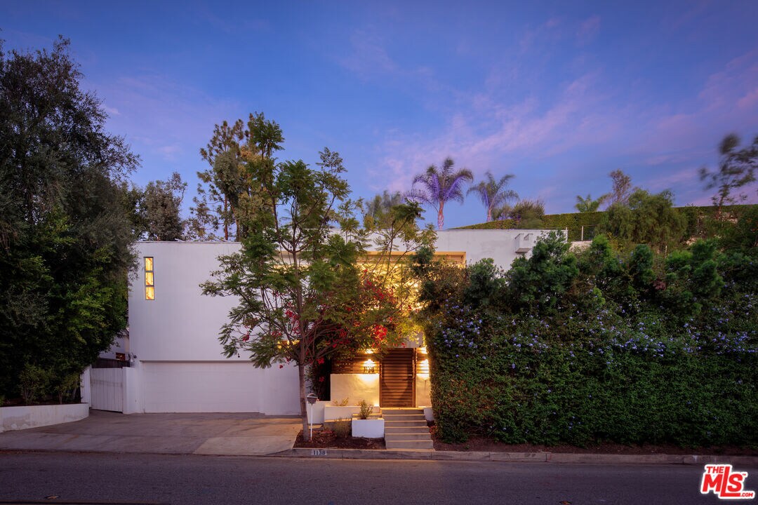 Primary Photo - 1138 San Ysidro Dr