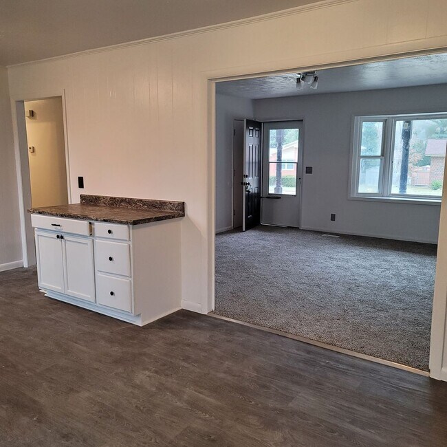 Foto del edificio - 5349 Silver Pine Dr