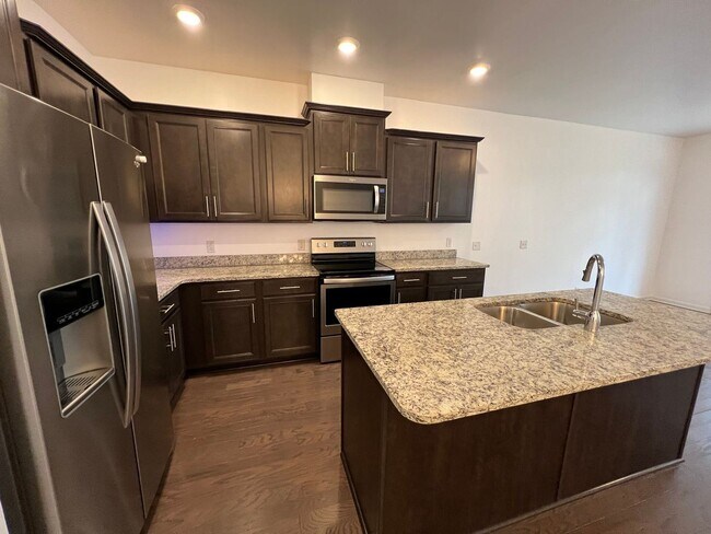 Building Photo - 3 br, 2.5 bath House - 3125 Defilade Dr.