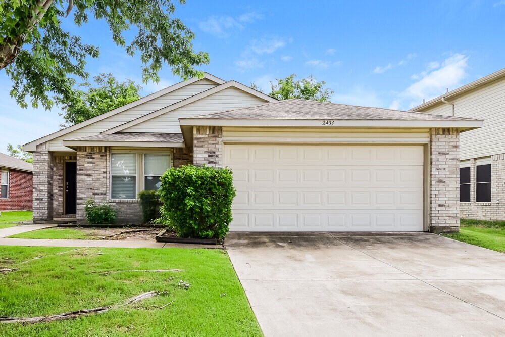 Primary Photo - 2433 Pecan Dr