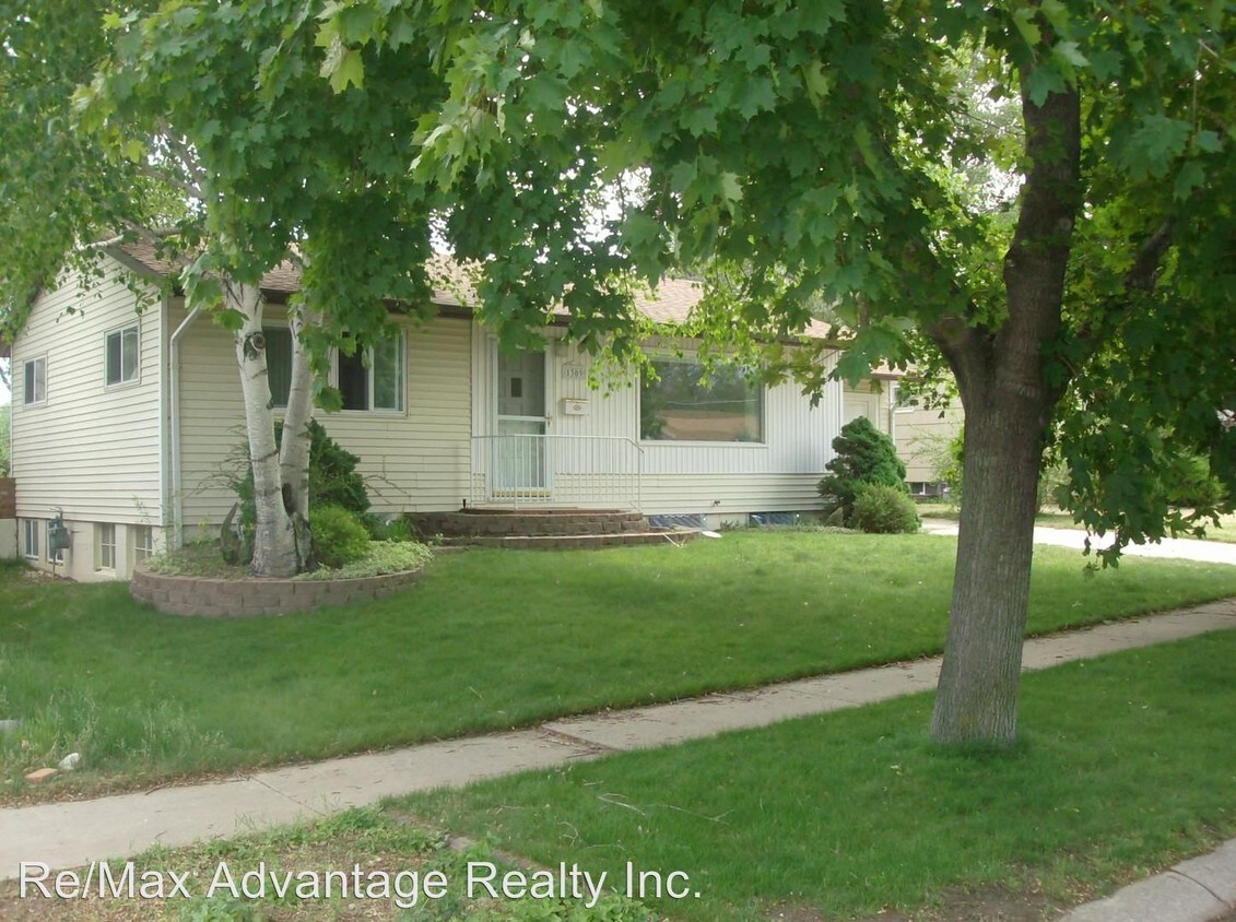 Primary Photo - 1309 Bennett Ave