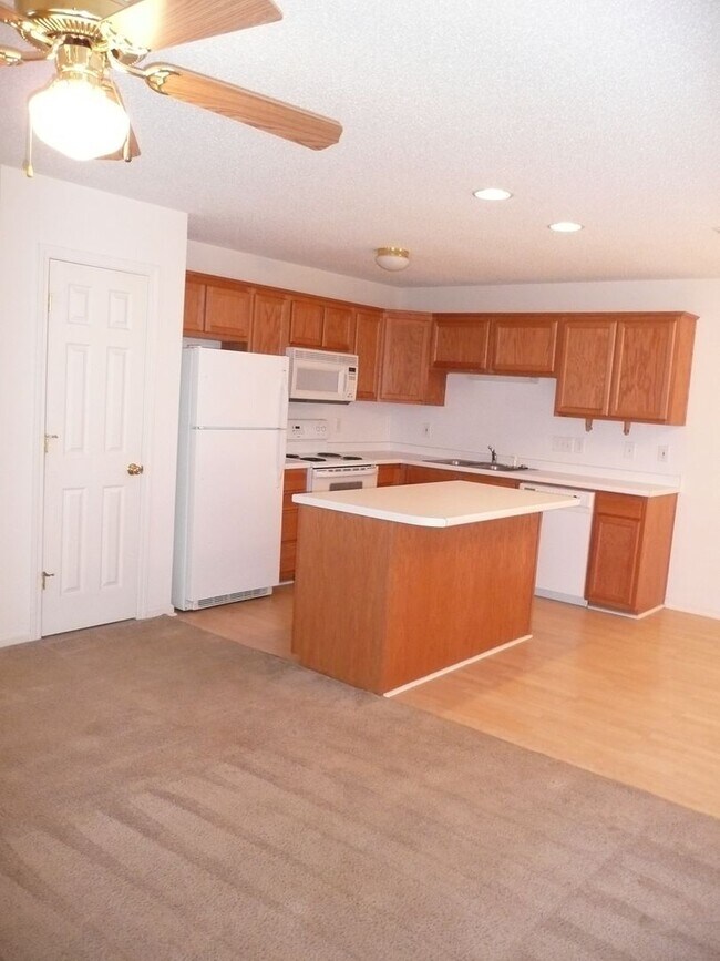 Building Photo - 147 Springwood Ln