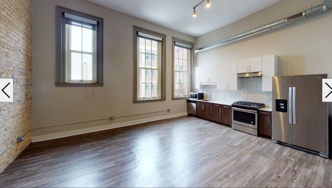 Building Photo - 4525 N Kenmore Ave