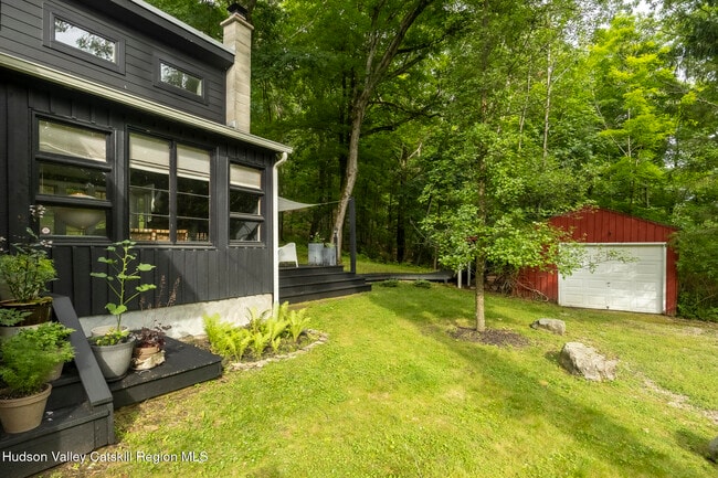 Foto del edificio - 46 E Pond Lilly Rd